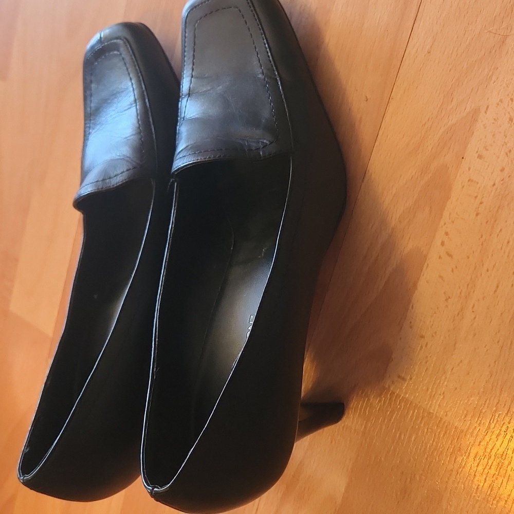 Pumps - Picture 2 of 6